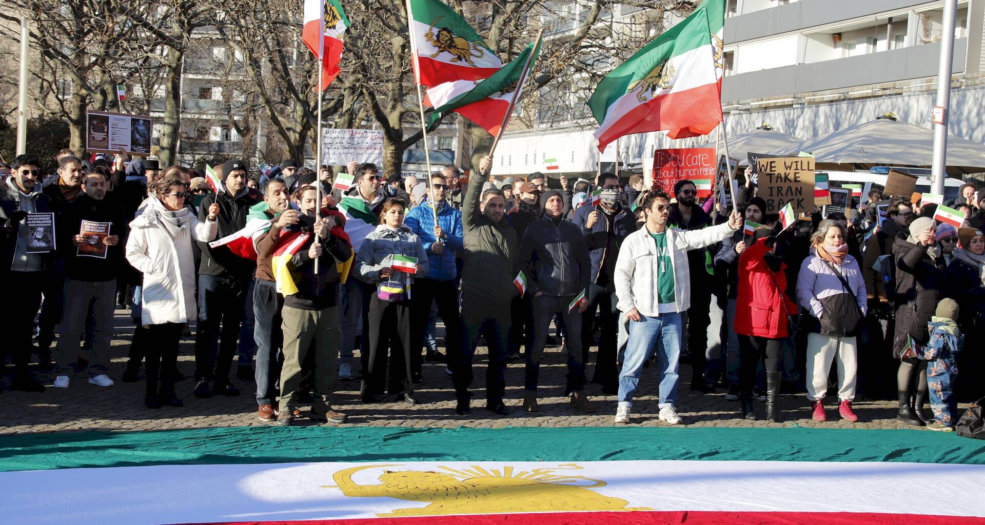 Protest gegen das Regime im Iran - Foto: Anton Launer
