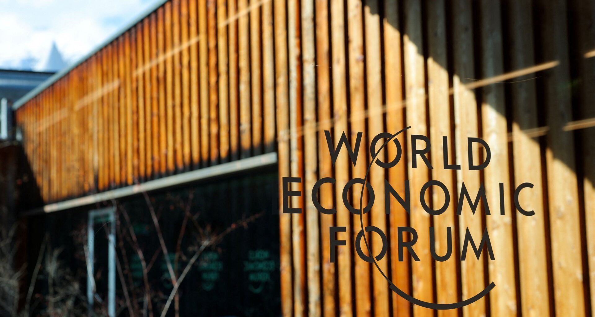 Trump trifft globale CEOs in Davos: US-Politik im Fokus