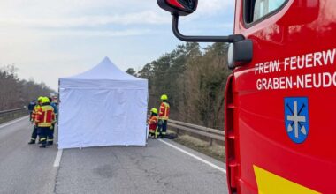 Frontalzusammenstoß auf der B35 bei Graben-Neudorf: Zwei Menschen gestorben, zwei schwer verletzt