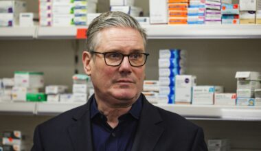 Starmer reist nach China, um Beziehungen zu reparieren – Balanceakt zwischen Spannungen mit den USA