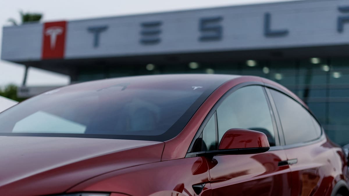 Tesla streicht zwei Modelle aus dem Programm und setzt auf Roboter