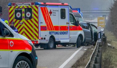 Unfall bei Karlsruhe: Ehepaar stirbt bei Crash in Gegenverkehr | Regional