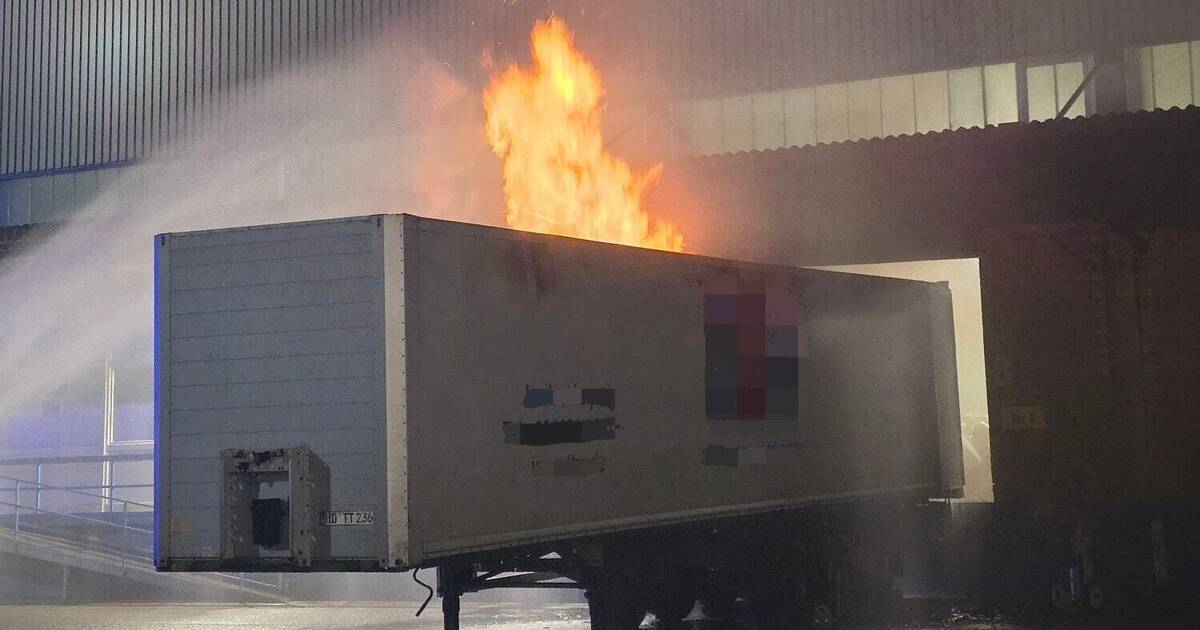 Edingen-Neckarhausen: Gefahrgut-Auflieger brennt in Neu-Edingen – Zwei Leichtverletzte (Update/Fotogalerie) - Polizeiberichte aus Rhein-Neckar-Odenwald