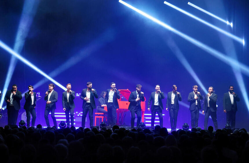 The 12 Tenors begeistern im Mannheimer Rosengarten mit Show-Mix