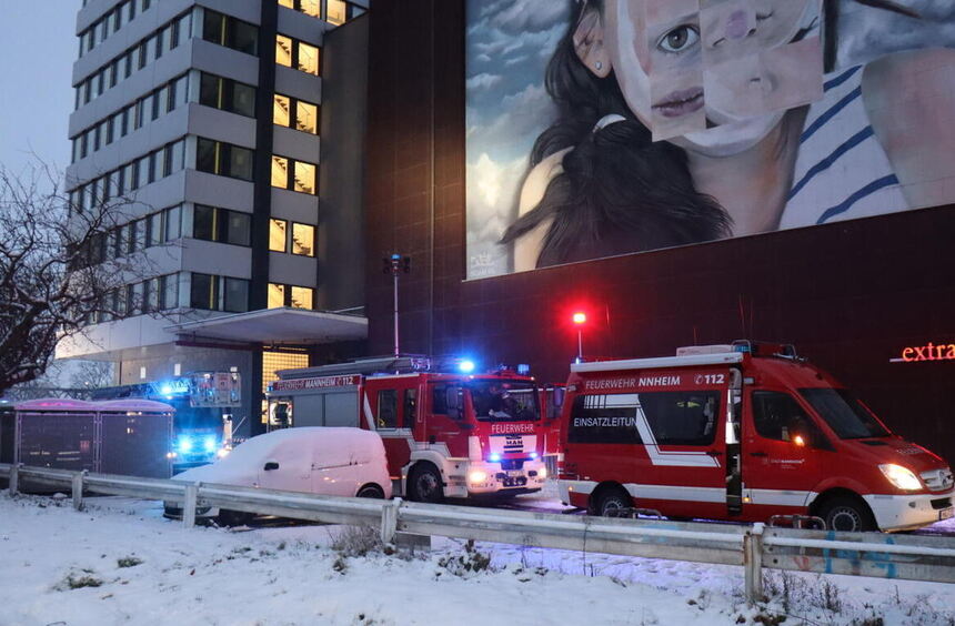 Hochhausbrand in Mannheim: Feuerwehr meldet keine Verletzten