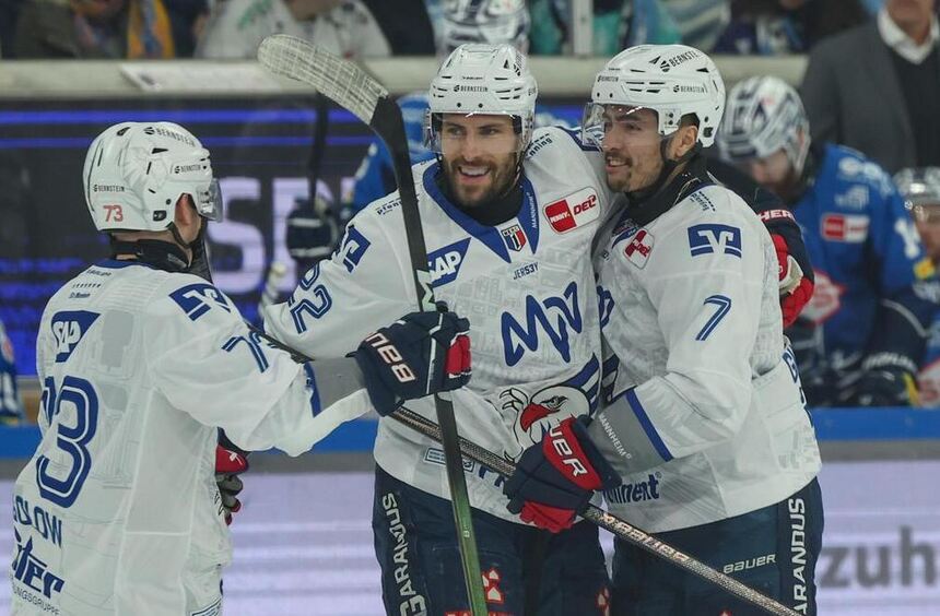Adler Mannheim beschenken ihre Fans mit einem Kantersieg