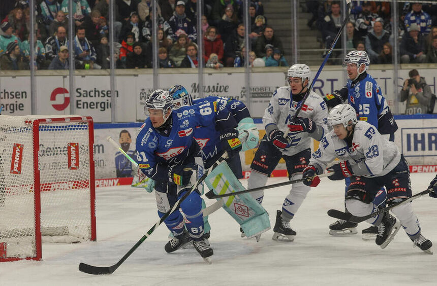 Adler Mannheim sitzen in der Achterbahn