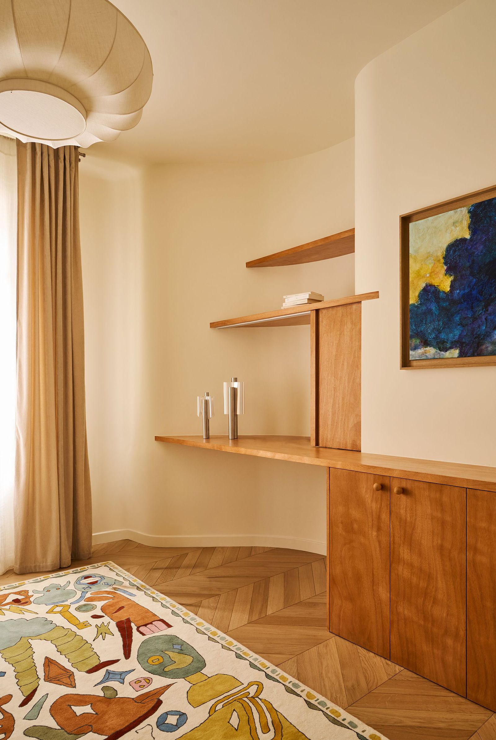 Renovierung in Paris HaussmannWohnung Gästezimmer mit Schreibtisch