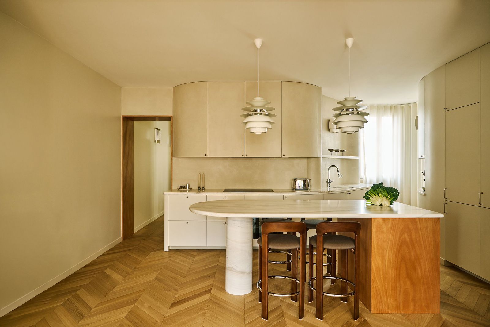 Renovierung in Paris HaussmannWohnung Küche mit Tisch