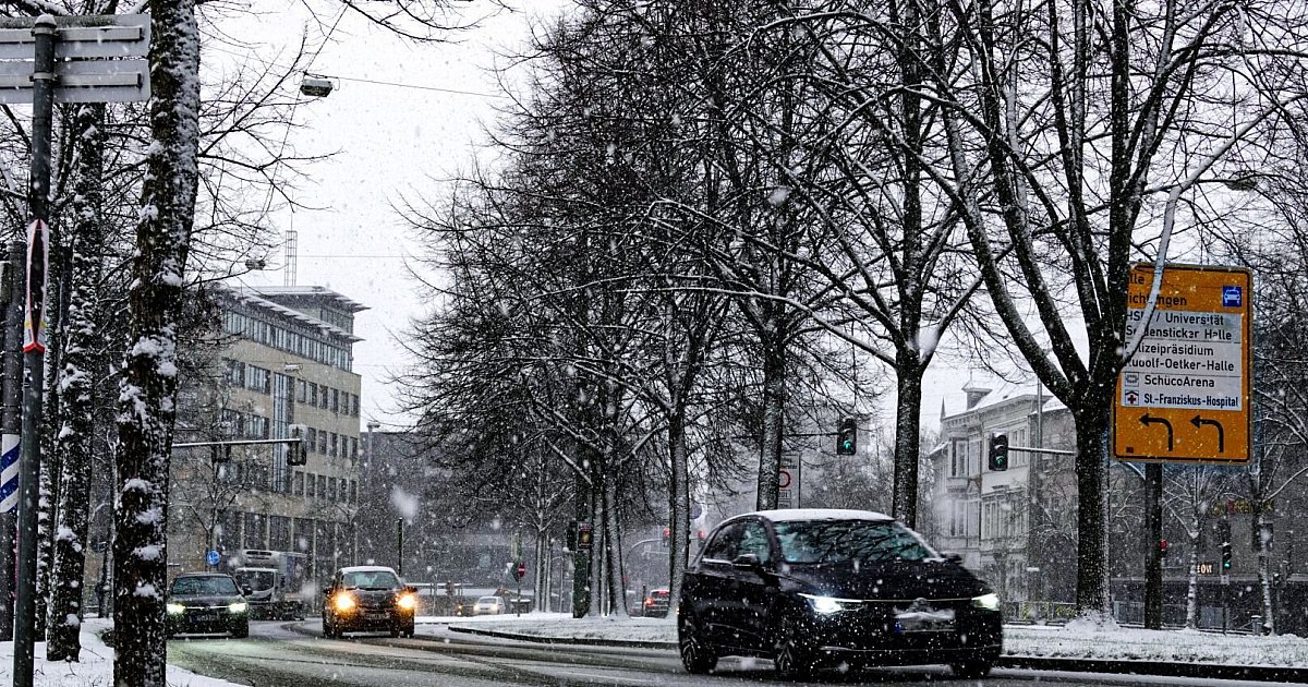 Schnee in OWL: Stockender Verkehr in Bielefeld – A2 bei Herford zeitweise gesperrt