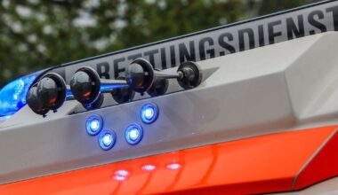 Winterdienstfahrzeug rutscht Böschung hinunter | NRW