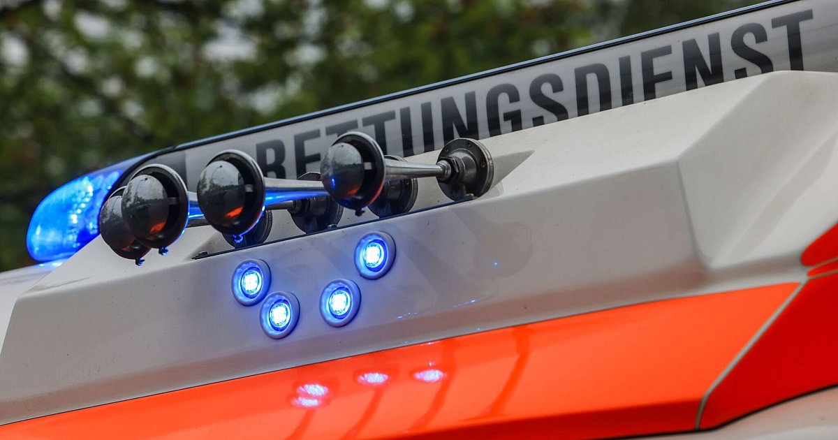 Winterdienstfahrzeug rutscht Böschung hinunter | NRW