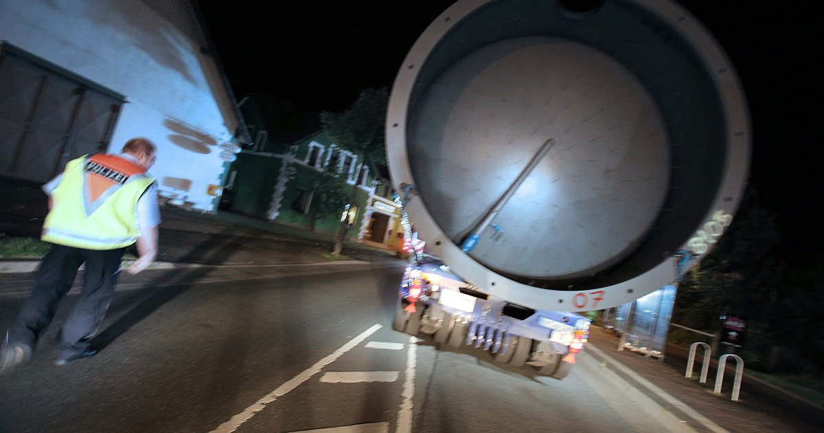 A2-Anschluss zwischen Herford und Bielefeld wegen XXL-Transport mehrere Stunden gesperrt