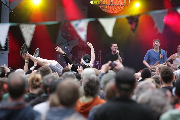 Die irische Band Gurriers trat bei einer früheren Ausgabe des "Orange Blossom Special" in Beverungen im Kreis Höxter auf. - © Torsten Wegener