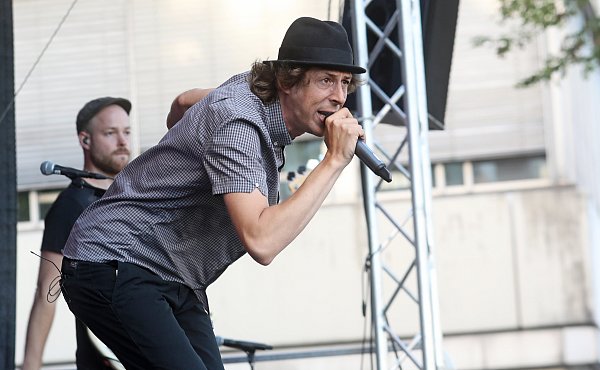 Die Band Sondaschule trat 2019 in Bielefeld beim Campus Festival auf. 2026 stehen sie beim Vainstream in Münster auf der Bühne. - © jonek-fotografie.de