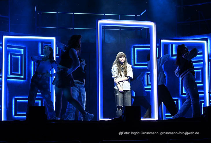 Mascha Volmershausen brillierte als Anna in "Abenteuerland - Das Musical" im Deutschen Theater bis 18.01.2026 (©Foto: Ingrid Grossmann) 