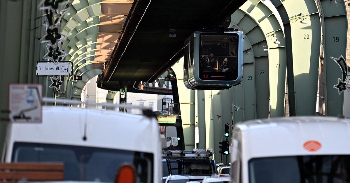 Wuppertal feiert 125 Jahre Schwebebahn | NRW