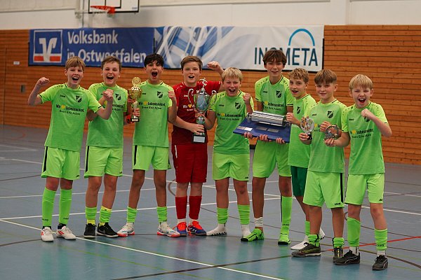 Die U12 des SV Rödinghausen gewann erstmals den Inometa-Cup der JSG Hiddenhausen. - © Yvonne Gottschlich