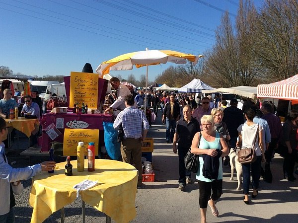 Hier im Sommer, findet auch in der kalten Jahreszeit am Samstag der Schloss Neuhäuser Flohmarkt an der Gartenschau statt. - © MARKTCOM EVENTWERKSTATT GmbH