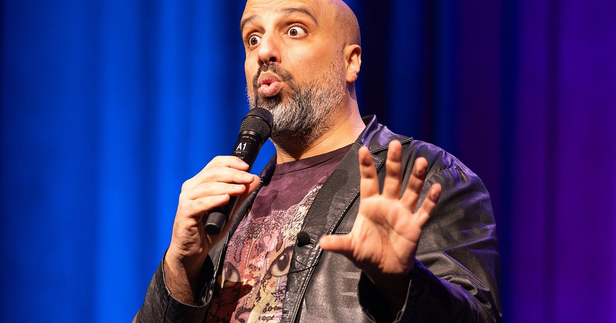 Abdelkarim tritt in Bielefeld vor Freunden auf: Der nette „Bombenleger“ von nebenan