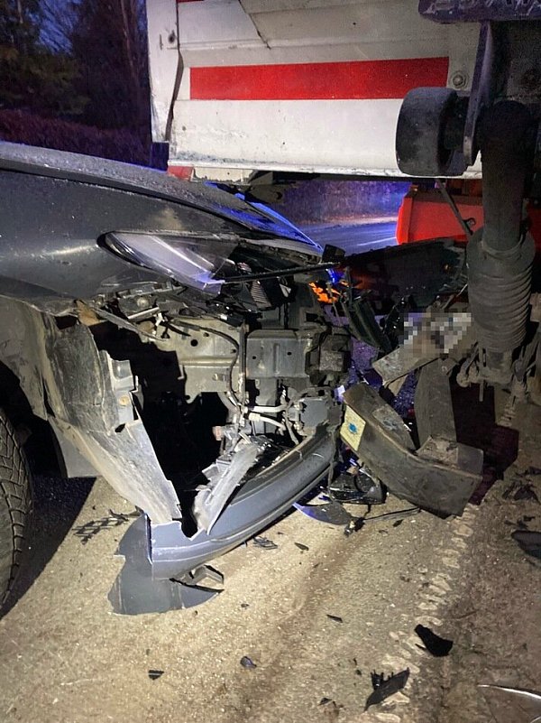 Unfall mit geparktem Lkw - © Bielefeld