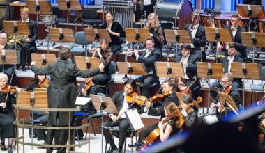 Wochenendtipps für Bielefeld: Musik mit Flaschen, eine Eric-Clapton-Hommage und Modellbahn-Anlagen