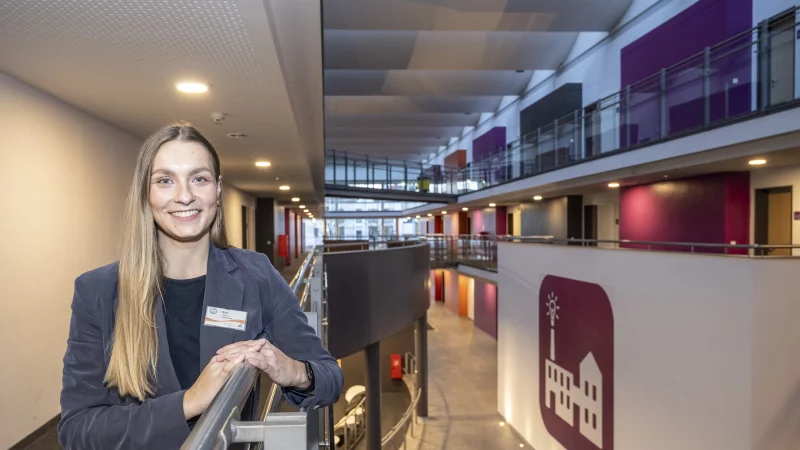 Kea Ogrinc, Hausleitung des Jugendgästehauses Bielefeld, gefällt besonders die herzliche und entspannte "Du-Kultur" in der Herberge. - © Jörg Dieckmann