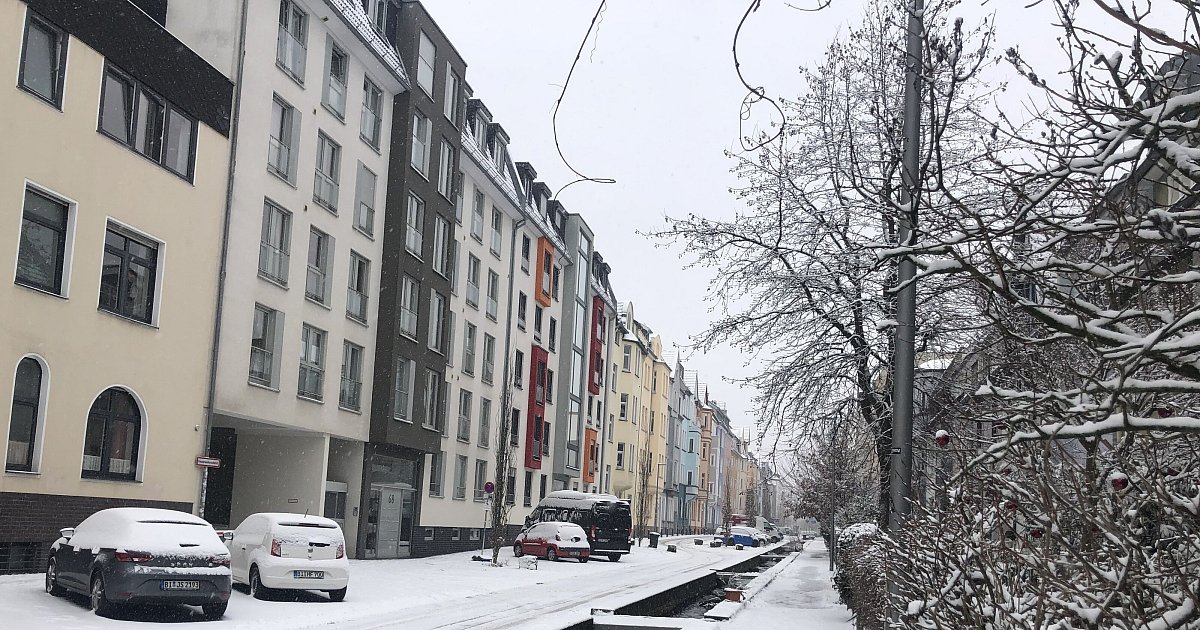 Glatte Straßen in Bielefeld: Mehr als 40 Unfälle am Montag – Wetterdienst schwächt Warnung ab