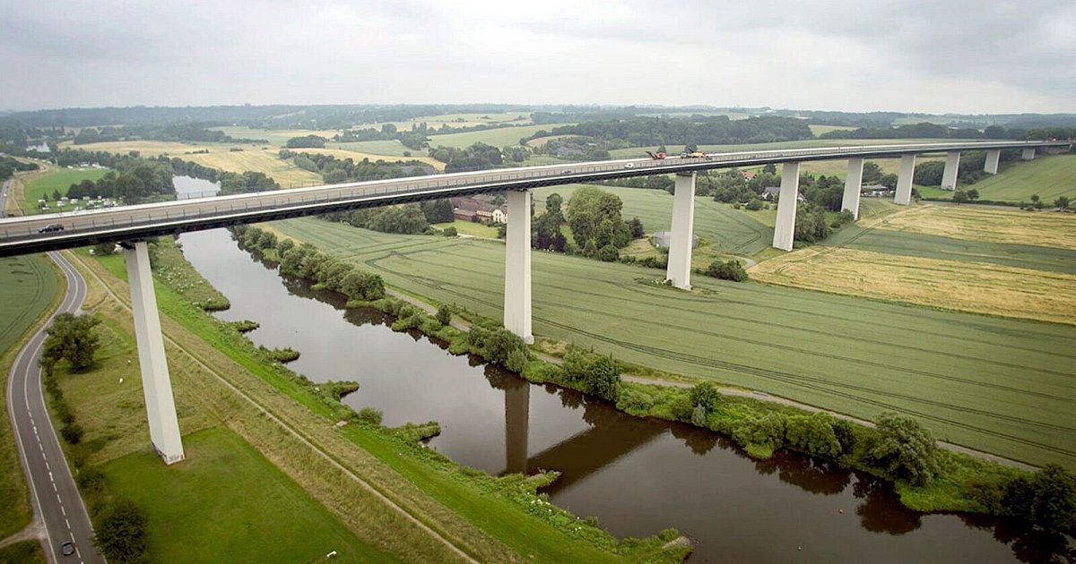 Wichtige A52-Brücke zwischen Essen und Düsseldorf gesperrt | NRW