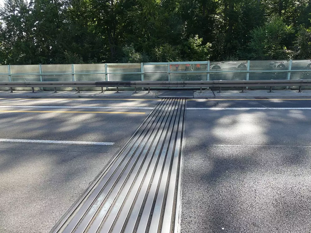 Eine solche Verbindungskonstruktion ist an der A52-Ruhrtalbrücke defekt. Dieses Handout-Foto der Autobahn-GmbH zeigt eine intakte Konstruktion an der A7-Werratalbrücke. - © Autobahn GmbH/dpa