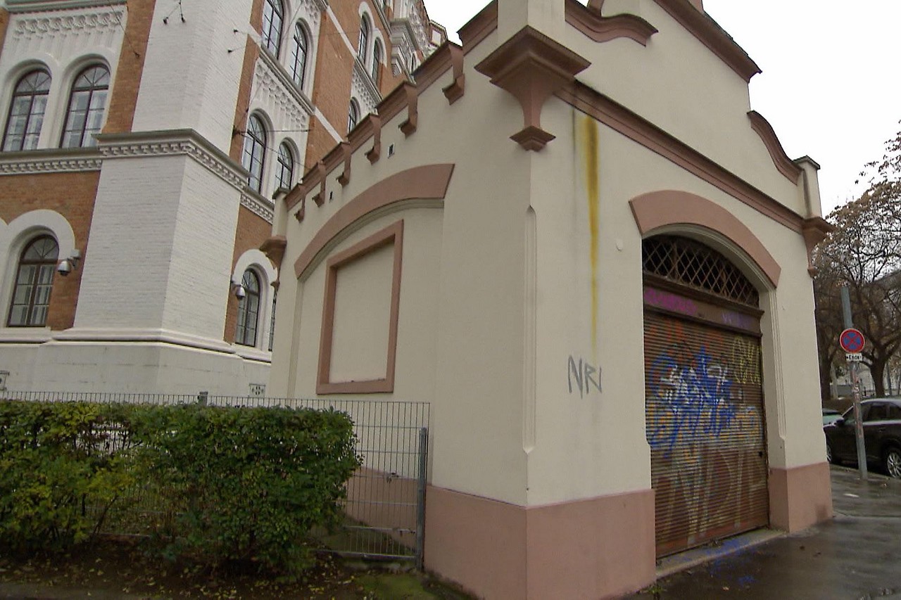 Jugendstil-Pavillion vor der Rossauer Kaserne