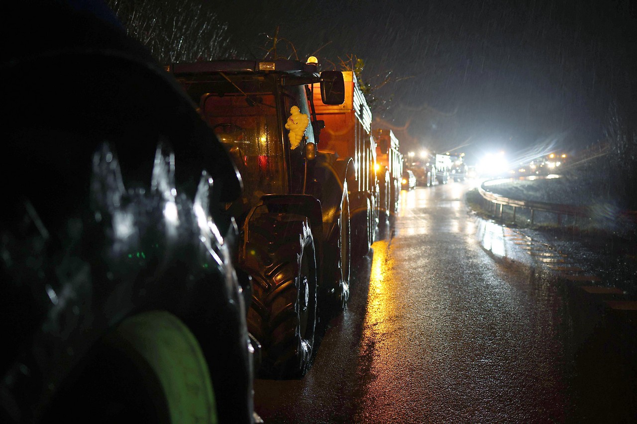 Bauernprotest auf Straße zwischen Belgien und Frankreich