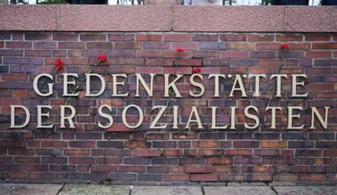 Kommunistenführer - Gedenken in Berlin: Ermordung von Luxemburg und Liebknecht - Politik