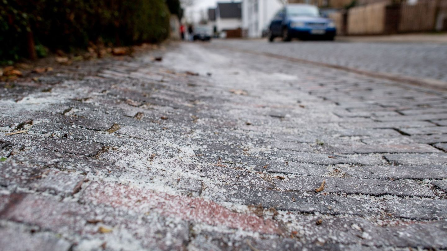 Taumittel können derzeit auch nicht in Ausnahmesituationen auf Berliner Straßen verwendet werden. Foto: Hauke-Christian Dittrich