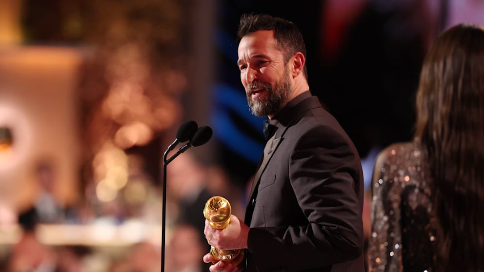 Noah Wyle (vielen Fans auch bekannt aus „Emergency Room“) freut sich über seinen Golden Globe