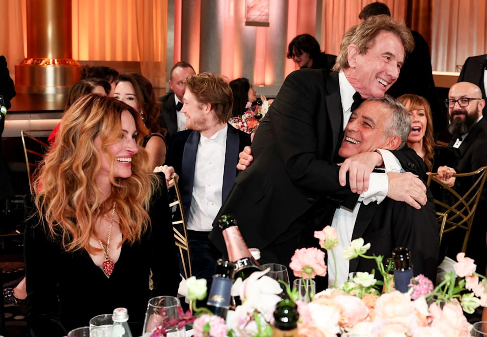 Martin Short (75) drückt George Clooney (64). Julia Roberts freut sich über so viel Herzlichkeit