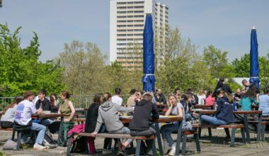 Hunderte Teller plötzlich weg: Uni-Mensa droht mit höheren Preisen | Regional