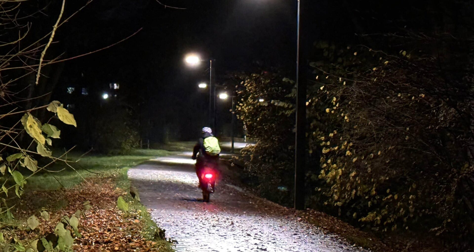 Pilotprojekt am Hundeweg gestartet: Stadt Dortmund testet neue Solar-Leuchten unter Realbedingungen