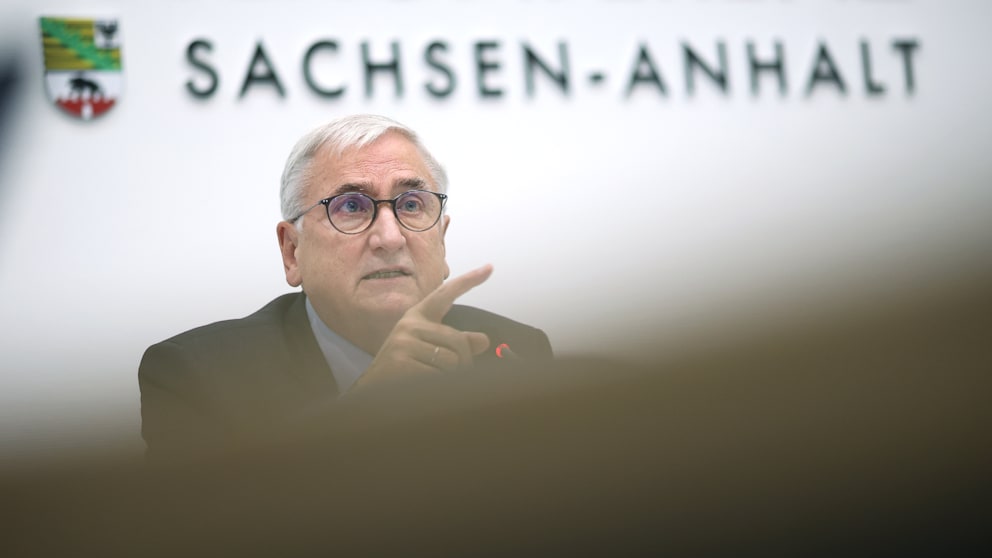 Sachsen-Anhalts Finanzminister Michael Richter (71, CDU) zahlt nicht mehr für den Flughafen Dresden