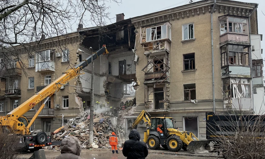 Ein Wohngebäude in Odessa nach einem Drohnenangriff.