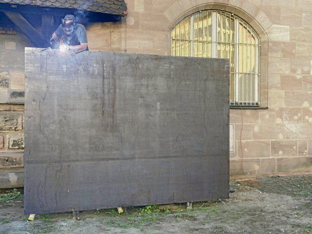 Die Nazi-Vergangenheit öffentlich einschweißen: »Bringing Gustav Metzger Back to Nürnberg« von Michaela Melián