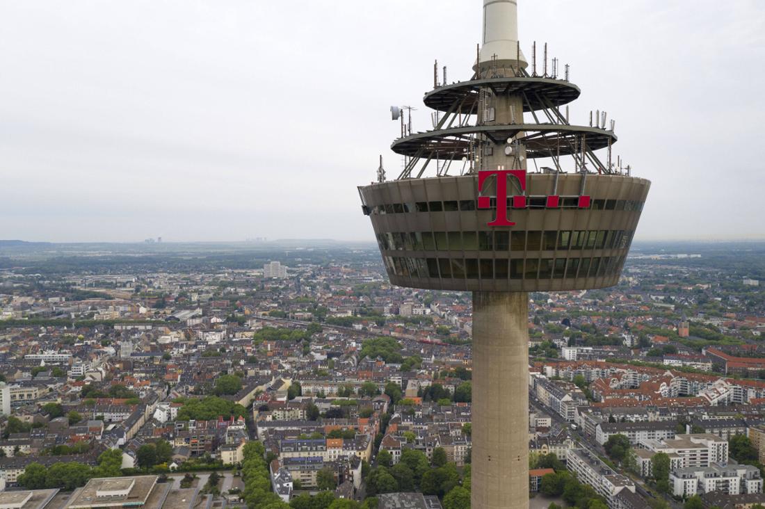 Lost Place über den Dächern von Köln: der Fernsehturm, auch Colonius genannt