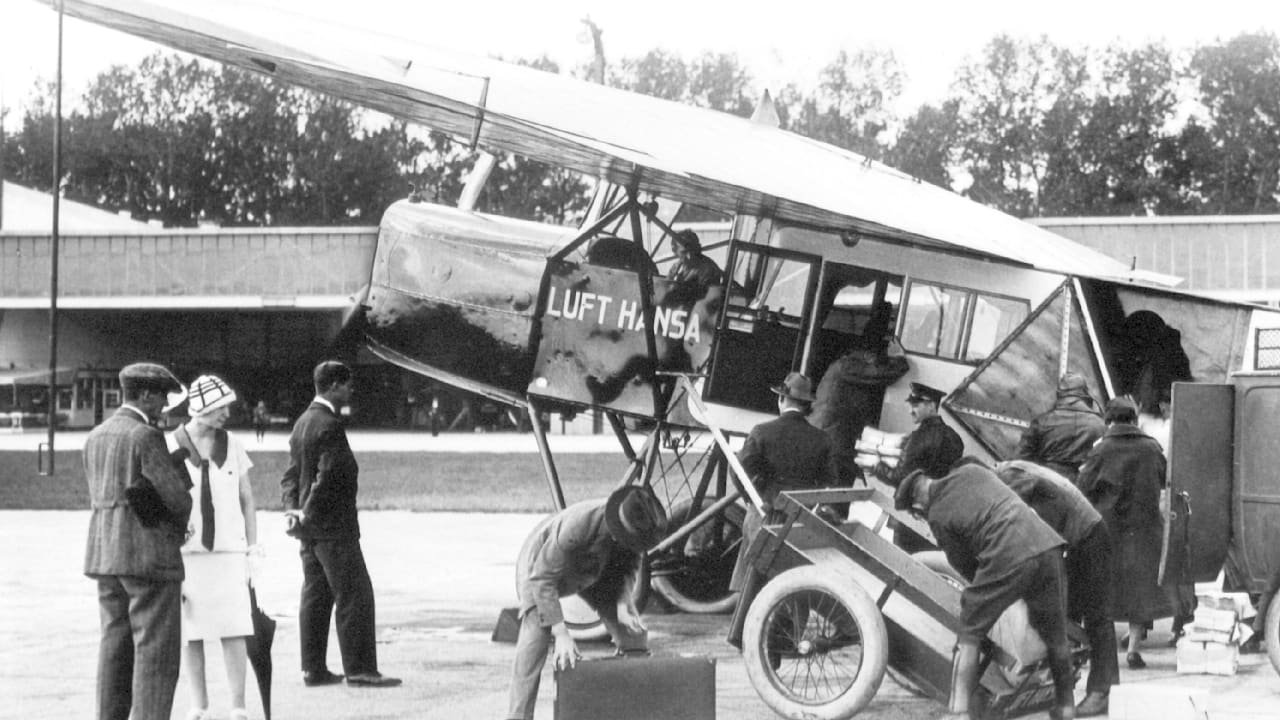 Der Kranich feiert Jubiläum: 100 Fakten zum 100. Lufthansa-Geburtstag | Leben & Wissen