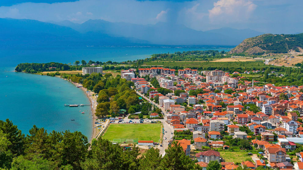 Das Dorf Trpejca am Ohridsee in Nordmazedonien
