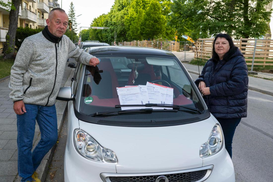 Gehwegparker in Laim per weg. li Portal angezeigt Bußgeld Laim
