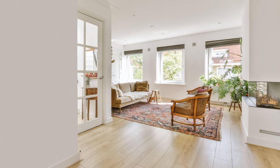 Auch die Fotos der Wohnung können ein Indiz sein, dass es sich um ein Fake-Angebot handelt.