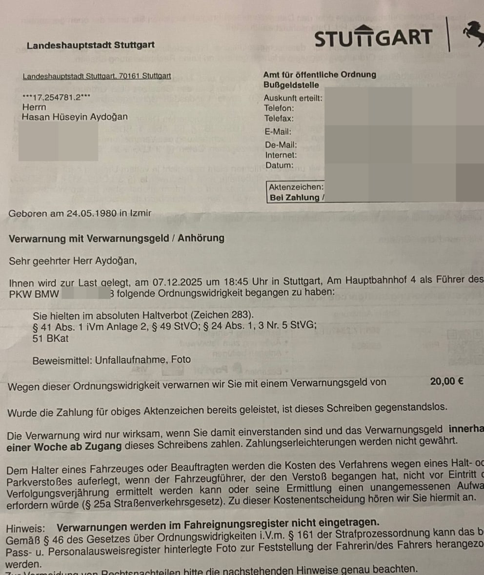 Im Strafzettel wegen Falschparkens verweist selbst die Behörde auf die Unfallaufnahme