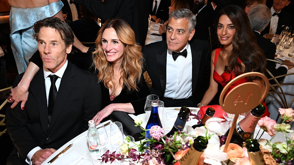 Haben Spaß bei den Golden Globes (v.l.): die Ehepaare Daniel Moder und Julia Roberts mit George Clooney und Amal Clooney