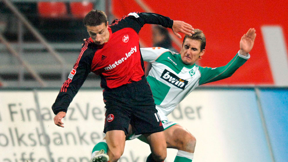Nürnbergs „Torphantom“ Marek Mintal 2006 im Zweikampf mit dem heutigen FCN-Coach Miroslav Klose (r.)