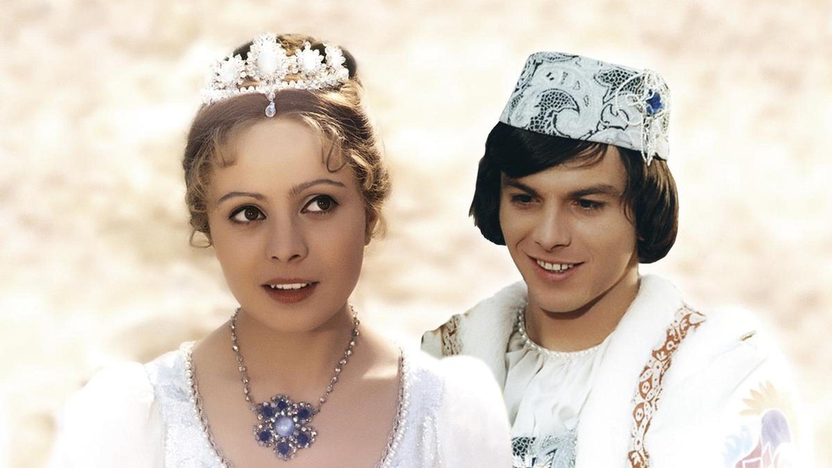 Die deutsch-tschechische Produktion „Drei Haselnüsse für Aschenbrödel“ ist ein fester Bestandteil im Weihnachtsprogramm der öffentlich-rechtlichen Sender.